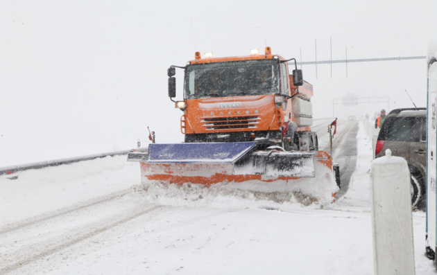 Ředitelství silnic a dálnic má připraveno na zimní údržbu 200 sypačů a 648 řidičů